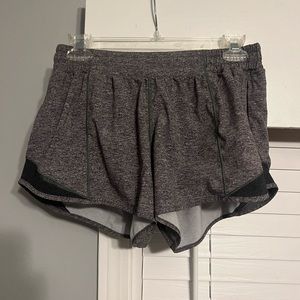 Gray lululemon hotty hot shorts 4’